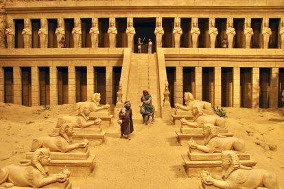 El templo de Hatshepsut es uno de los escenarios más impresionantes del Belén de Renuncio.