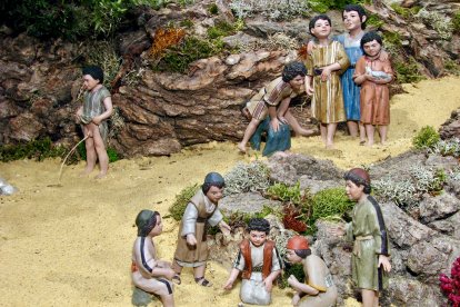 Un grupo de niños inmerso en sus juegos, en una de las zonas del Belén de Renuncio.