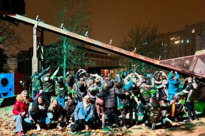 Foto de grupo de los participantes en la actividad Survival Zombie.