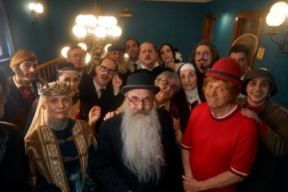 Foto conjunta de casi todos los personajes que aparecen en el 'spot' de Campofrío.