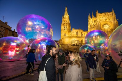 La alcaldesa presentó esta novedad en la iluminación navideña.