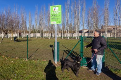 Zona de esparcimiento canino cerca del barrio de Huelgas, en la calle Castrillo del Val.