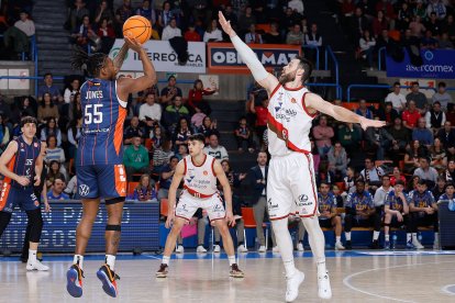 Imagen del partido entre el Silbö San Pablo Burgos y el Grupo Ureta Tizona Burgos.