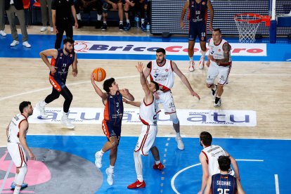 Imagen del partido entre el Silbö San Pablo Burgos y el Grupo Ureta Tizona Burgos.