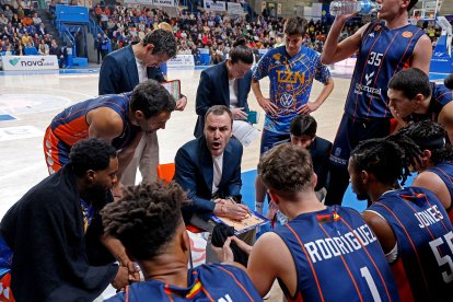 Imagen del partido entre el Silbö San Pablo Burgos y el Grupo Ureta Tizona Burgos.