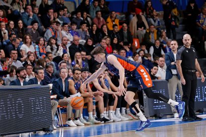 Imagen del partido entre el Silbö San Pablo Burgos y el Grupo Ureta Tizona Burgos.