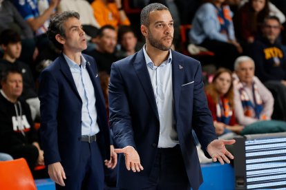 Imagen del partido entre el Silbö San Pablo Burgos y el Grupo Ureta Tizona Burgos.