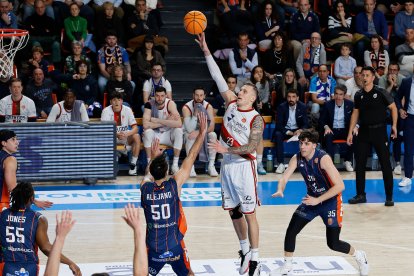 Imagen del partido entre el Silbö San Pablo Burgos y el Grupo Ureta Tizona Burgos.