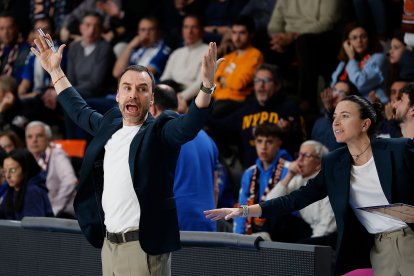 Imagen del partido entre el Silbö San Pablo Burgos y el Grupo Ureta Tizona Burgos.