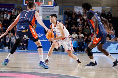 Imagen del partido entre el Silbö San Pablo Burgos y el Grupo Ureta Tizona Burgos.