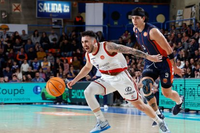 Imagen del partido entre el Silbö San Pablo Burgos y el Grupo Ureta Tizona Burgos.