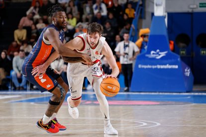 Imagen del partido entre el Silbö San Pablo Burgos y el Grupo Ureta Tizona Burgos.