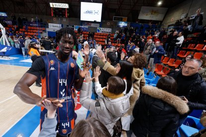 Imagen del partido entre el Silbö San Pablo Burgos y el Grupo Ureta Tizona Burgos.