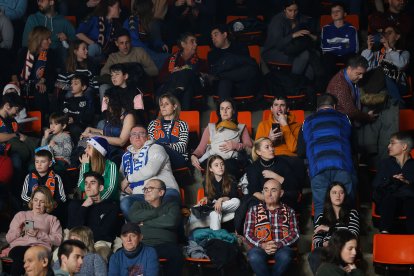 Imagen del partido entre el Silbö San Pablo Burgos y el Grupo Ureta Tizona Burgos.