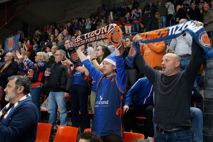 Imagen del partido entre el Silbö San Pablo Burgos y el Grupo Ureta Tizona Burgos.