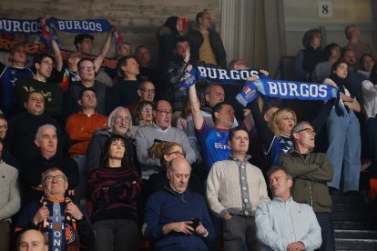 Imagen del partido entre el Silbö San Pablo Burgos y el Grupo Ureta Tizona Burgos.