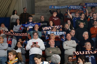 Imagen del partido entre el Silbö San Pablo Burgos y el Grupo Ureta Tizona Burgos.