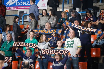 Imagen del partido entre el Silbö San Pablo Burgos y el Grupo Ureta Tizona Burgos.