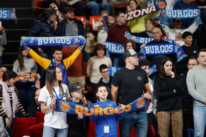 Imagen del partido entre el Silbö San Pablo Burgos y el Grupo Ureta Tizona Burgos.
