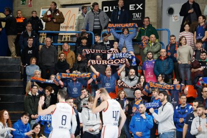 Imagen del partido entre el Silbö San Pablo Burgos y el Grupo Ureta Tizona Burgos.