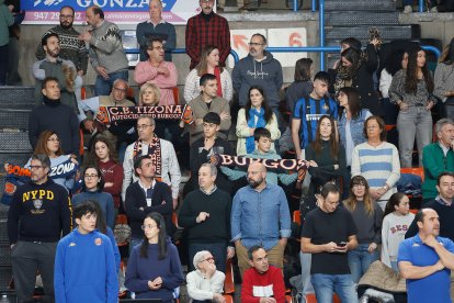 Imagen del partido entre el Silbö San Pablo Burgos y el Grupo Ureta Tizona Burgos.