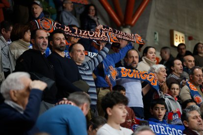 Imagen del partido entre el Silbö San Pablo Burgos y el Grupo Ureta Tizona Burgos.
