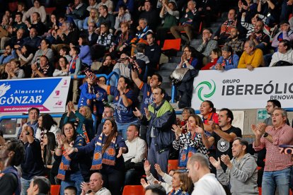 Imagen del partido entre el Silbö San Pablo Burgos y el Grupo Ureta Tizona Burgos.