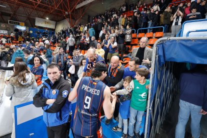 Imagen del partido entre el Silbö San Pablo Burgos y el Grupo Ureta Tizona Burgos.