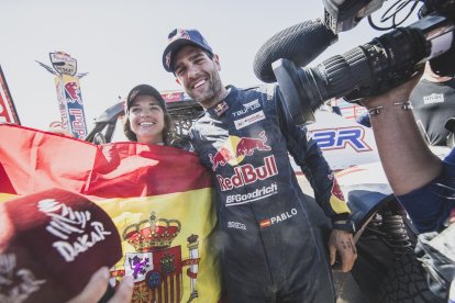 Cristina Gutierrez y Pablo Moreno, tras vencer el Rally Dakar en la categoría Challenger.