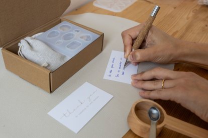 Puedes hacer tus joyas de leche materna paso a paso y emular a Cristina Pedroche