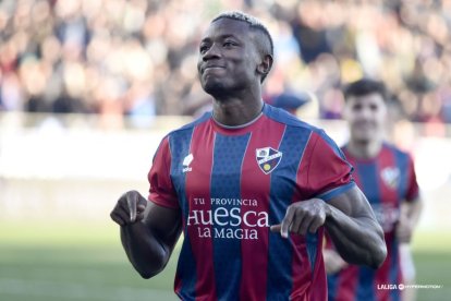 Imagen del partido entre el Huesca y el Mirandés.