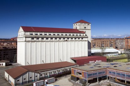 El viejo Silo de Caspicol, permanece imperturbable al paso del tiempo.