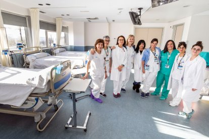 Equipo de enfermeras, TCAs, Administrativos y médicos del Hospital de Día de Hematología del HUBU