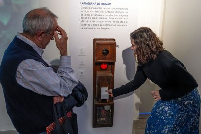 'La máquina de trovar', un sueño nacido en la mente de Antonio Machado, se hace realidad, gracias a la inteligencia artificial, en esta muestra.