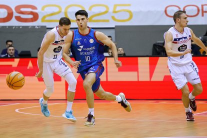 El Silbö San Pablo Burgos estrena el año con título.
