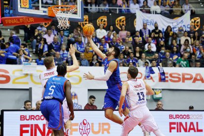 El Silbö San Pablo Burgos estrena el año con título.