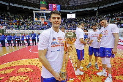 El Silbö San Pablo Burgos estrena el año con título.