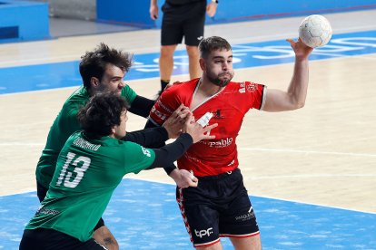 Imagen del partido entre el UBU San Pablo Burgos y el Proin Sevilla.