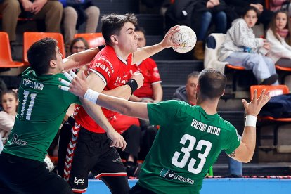 Imagen del partido entre el UBU San Pablo Burgos y el Proin Sevilla.