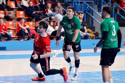 Imagen del partido entre el UBU San Pablo Burgos y el Proin Sevilla.