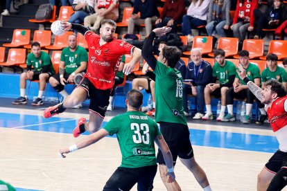Imagen del partido entre el UBU San Pablo Burgos y el Proin Sevilla.