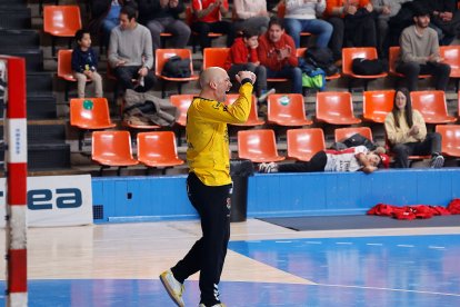 Imagen del partido entre el UBU San Pablo Burgos y el Proin Sevilla.