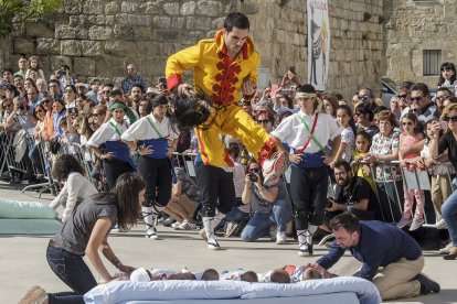 Momento del salto del Colacho sobre los bebés, momento clave de esta fiesta. SANTI OTERO