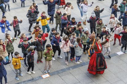 Decenas de niños participan en 'Una J para San Lesmes'.
