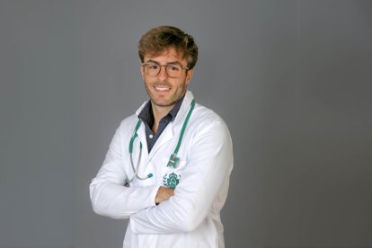 Pablo Vega, que realizó sus estudios de Medicina en Polonia, coordina la agencia Medicina por Europa.