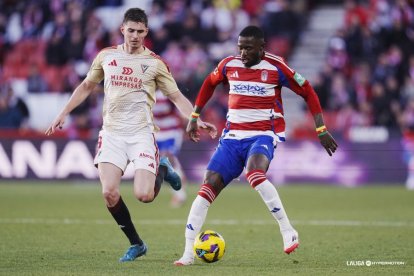 Imagen del partido entre el Granada y el Mirandés.