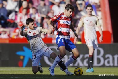 Imagen del partido entre el Granada y el Mirandés.