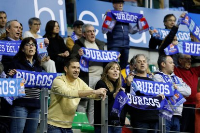 Aficionados durante el partido entre el Silbö San Pablo Burgos y el Morón.