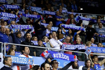 Aficionados durante el partido entre el Silbö San Pablo Burgos y el Morón.