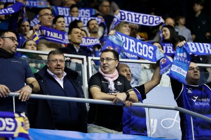 Aficionados durante el partido entre el Silbö San Pablo Burgos y el Morón.